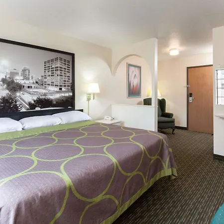 Super 8 by Wyndham Tulsa/Downtown/East