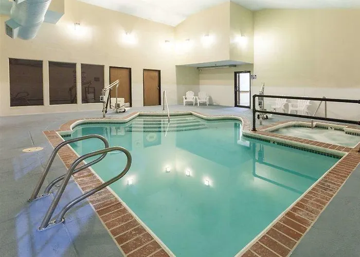 Hotel Super 8 By Wyndham Tulsa/downtown/east 2*
