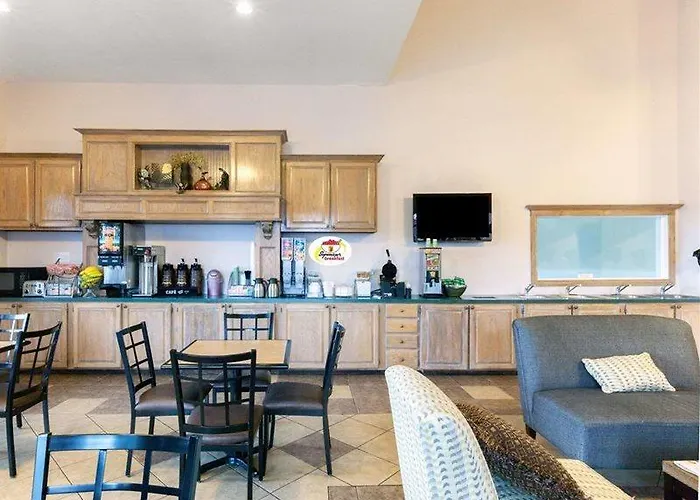 Super 8 By Wyndham Tulsa/downtown/east 2*