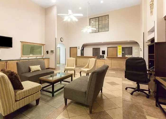 Super 8 By Wyndham Tulsa/downtown/east Hotel Tulsa