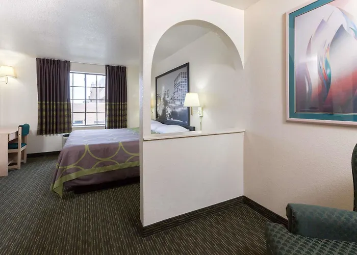 Hotel Super 8 By Wyndham Tulsa/downtown/east Tulsa
