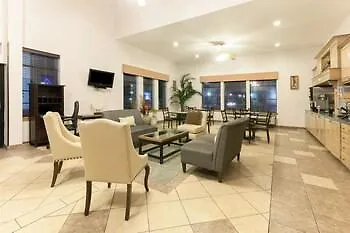 Super 8 By Wyndham Tulsa/downtown/east Hotel 2*